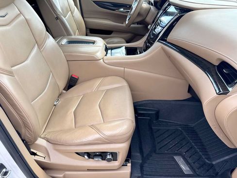 Used 2018 Cadillac Escalade ESV Platinum AWD/4WD image 22