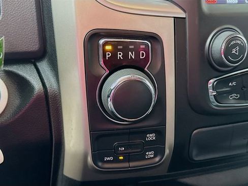 Used 2019 RAM 1500 Classic SLT w/ Luxury Group image 16