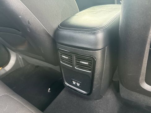 Used 2022 Dodge Charger R/T w/ Blacktop Package image 34