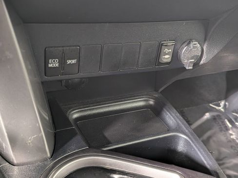 Used 2016 Toyota RAV4 XLE w/ Convenience Package AWD/4WD image 21