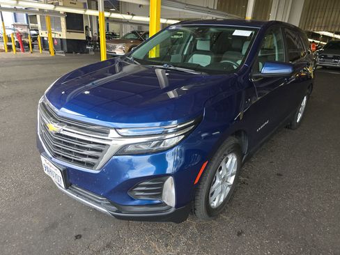 Used 2022 Chevrolet Equinox LT FWD image 2