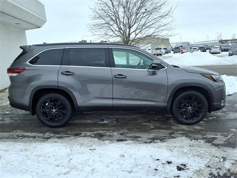 Used 2019 Toyota Highlander SE image 24