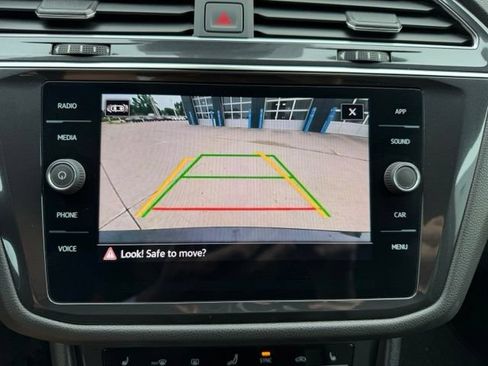 Used 2022 Volkswagen Tiguan SE R-Line AWD/4WD image 38