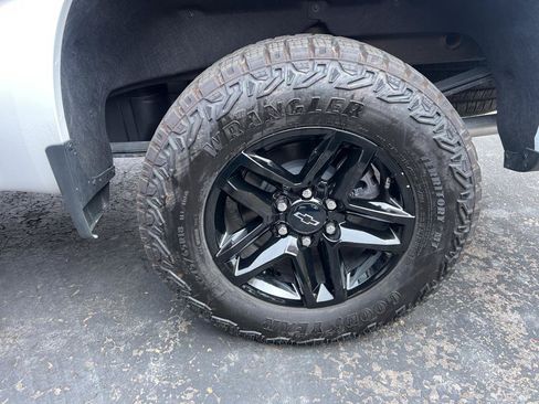 New 2025 Chevrolet Silverado 1500 LT Trail Boss w/ Dark Appearance Package AWD/4WD image 10