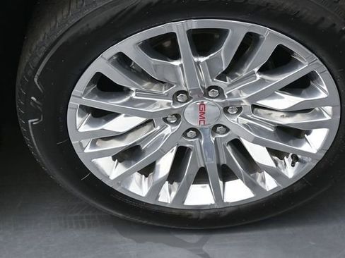 Used 2025 GMC Yukon XL Denali AWD/4WD image 29