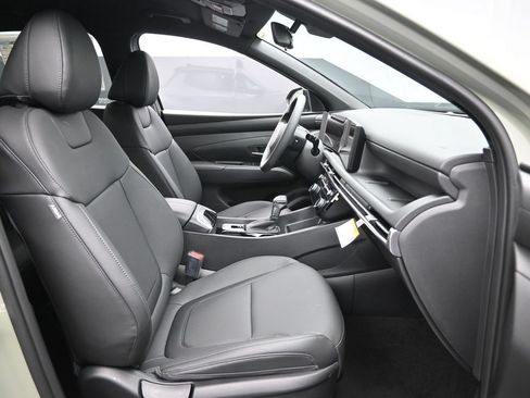 Used 2025 Hyundai Santa Cruz SEL AWD/4WD image 32