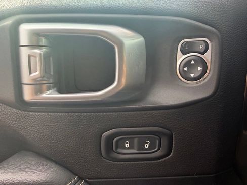 Used 2020 Jeep Wrangler Unlimited Sahara AWD/4WD image 29