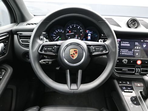 Certified 2025 Porsche Macan image 20