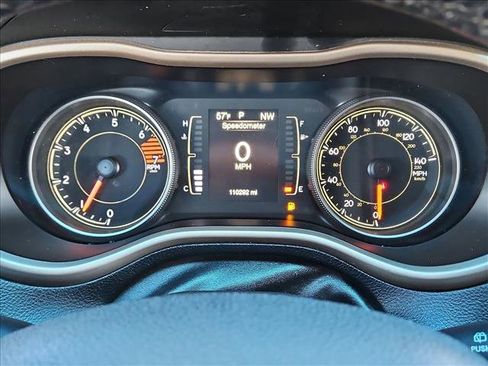 Used 2018 Jeep Cherokee Latitude w/ Cold Weather Group image 11