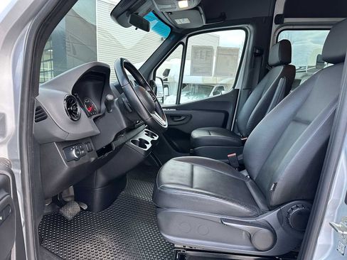 Used 2021 Freightliner Sprinter 2500 image 21