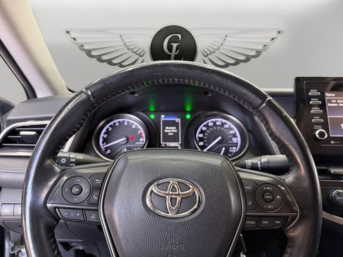 Used 2021 Toyota Camry SE FWD image 18