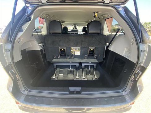 Certified 2019 Toyota Sienna SE FWD image 18