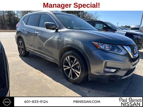 Used 2017 Nissan Rogue SL FWD image 2