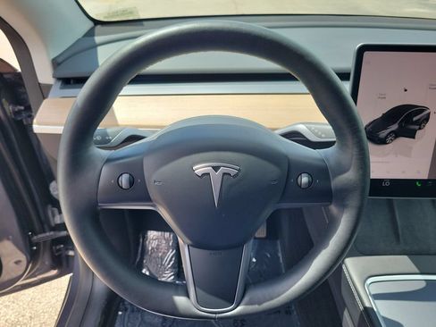 Used 2023 Tesla Model Y Long Range AWD/4WD image 18