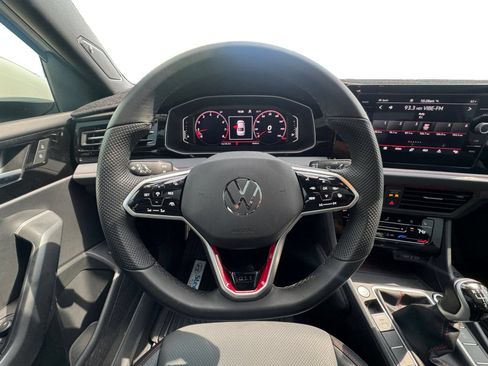 Used 2025 Volkswagen Jetta GLI Autobahn FWD image 14
