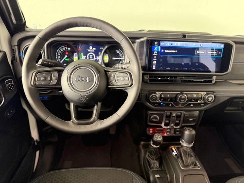 Used 2025 Jeep Wrangler Unlimited Rubicon 4xe w/ Convenience Group AWD/4WD image 16