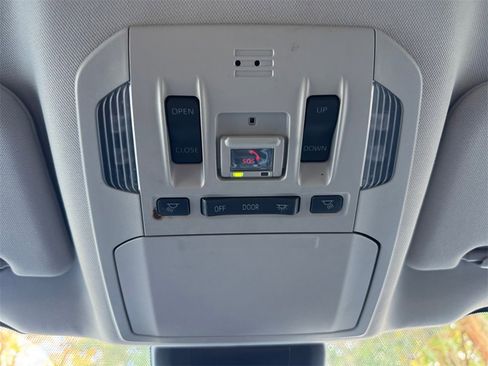 Used 2022 Toyota Highlander XLE image 26