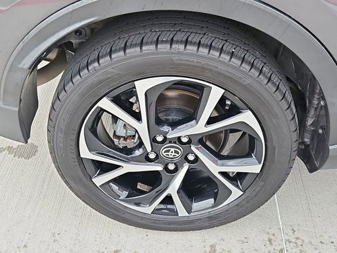 Used 2020 Toyota C-HR XLE image 10