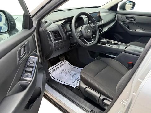 Used 2024 Nissan Rogue S FWD image 11