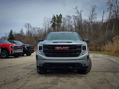 New 2026 GMC Sierra 1500 Elevation image 9