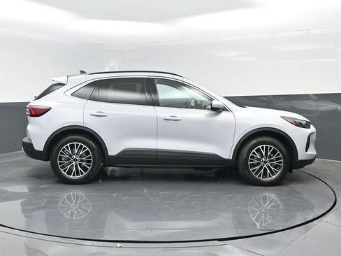 New 2025 Ford Escape SE w/ PHEV Premium Package image 3