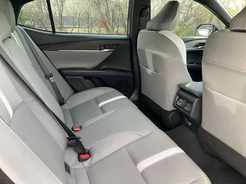 Used 2025 Toyota Camry SE image 16