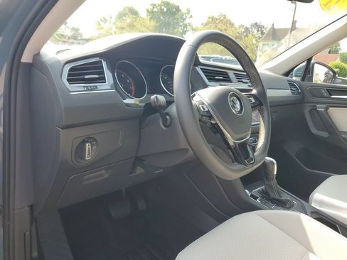 Used 2021 Volkswagen Tiguan SE AWD/4WD image 16
