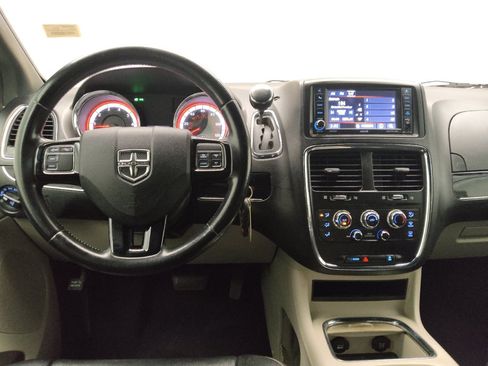 Used 2019 Dodge Grand Caravan SXT FWD image 22