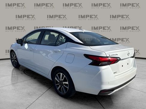 Used 2025 Nissan Versa SV image 3