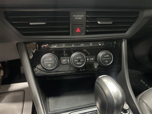 Used 2019 Volkswagen Jetta SEL Premium FWD image 23
