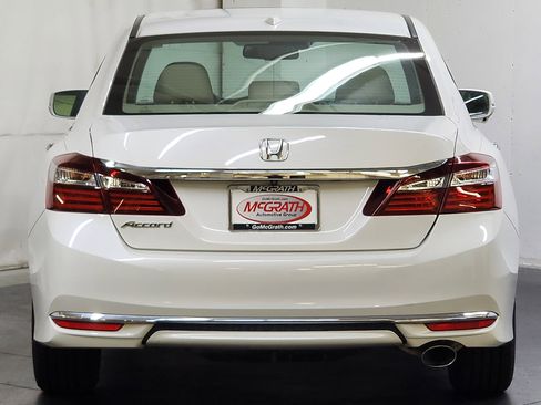 Used 2017 Honda Accord EX-L image 6