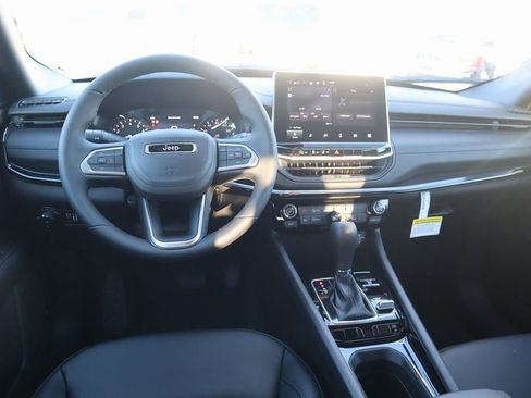 New 2026 Jeep Compass Latitude image 2