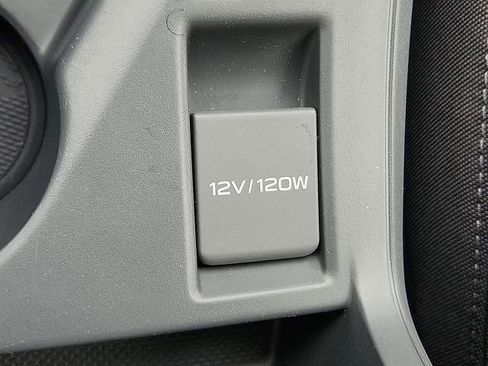 Used 2025 Subaru Crosstrek 2.0i image 21