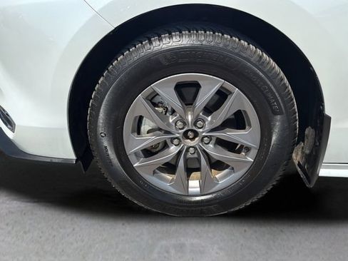 Used 2023 Toyota Sienna XLE FWD image 25