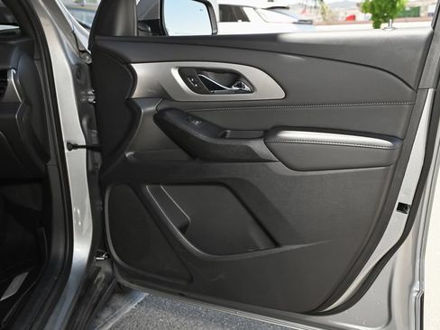 Used 2023 Chevrolet Traverse LT FWD image 46