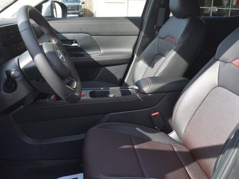 Used 2025 Nissan Kicks SR image 14