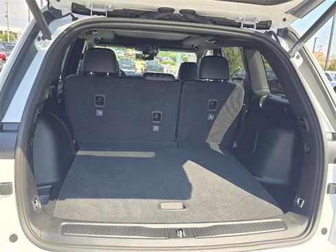 New 2025 Jeep Grand Cherokee Limited w/ Luxury Tech Group II image 8