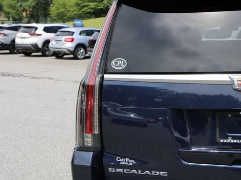 Used 2017 Cadillac Escalade ESV Platinum RWD image 6