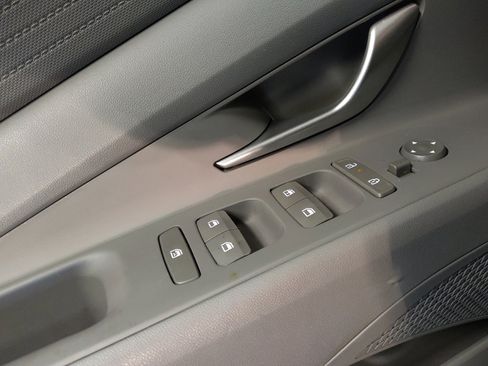 Used 2025 Hyundai Elantra SE image 27