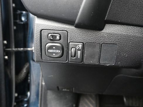 Used 2017 Toyota Corolla XSE image 27