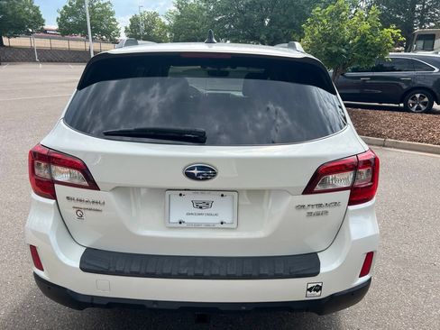 Used 2017 Subaru Outback 3.6R Touring AWD/4WD image 4