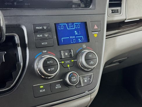 Used 2016 Toyota Sienna XLE w/ XLE Navigation Package FWD image 23
