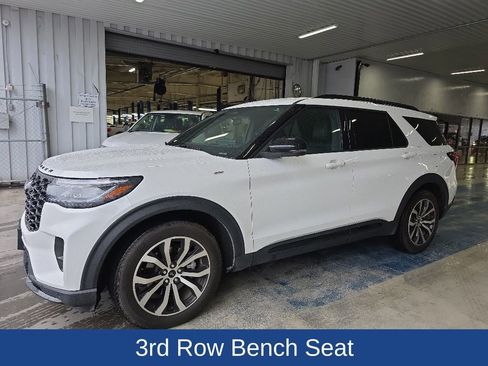 Used 2025 Ford Explorer ST-Line RWD image 3