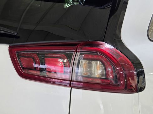 Used 2018 Kia Niro LX image 12