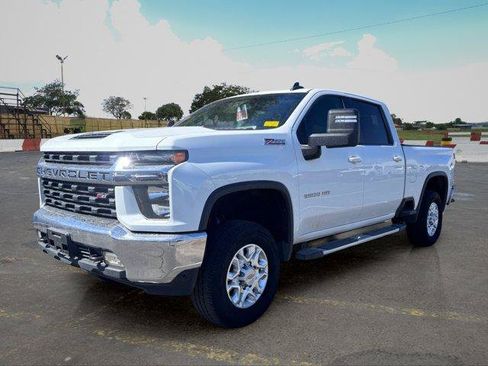 Used 2023 Chevrolet Silverado 2500 LT w/ Convenience Package AWD/4WD image 2