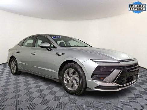 Used 2025 Hyundai Sonata SE image 1