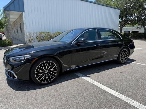 Used 2022 Mercedes-Benz S 580 4MATIC Sedan w/ Rear Seat Package image 3