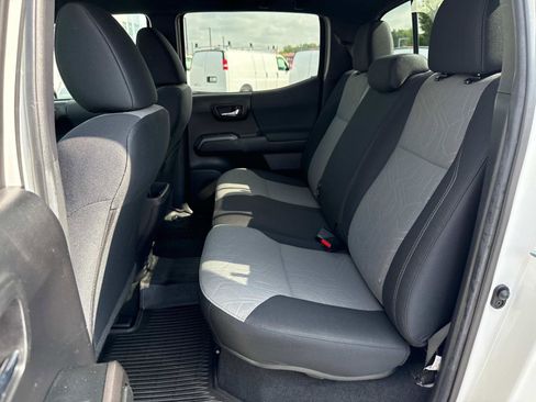 Used 2022 Toyota Tacoma TRD Off-Road image 22
