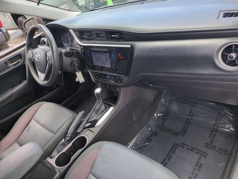 Used 2018 Toyota Corolla LE image 19