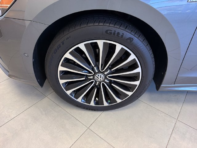 Used 2022 Volkswagen Passat 2.0T FWD image 28